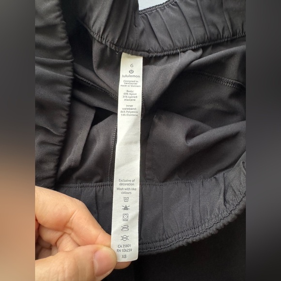 Lululemon On the Fly 7/8 Pant in Black size 6 - Picture 9 of 14